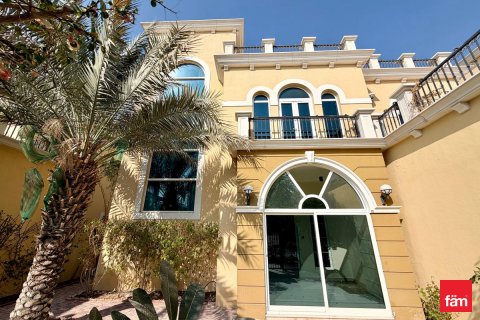 Villa te huur in Dubai, VAE 4 slaapkamers, 509.1 vr.m., nr 660364 - foto 23