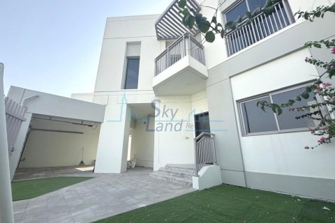 Vila u gradu Umm Suqeim, Dubai, UAE 5 spavaće sobe, 418.1 m2 Br. 630198 - Slika 3