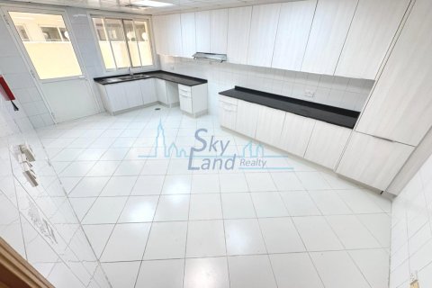 Villa zur Miete in Jumeirah, Dubai, VAE 4 Schlafzimmer, 325.2 m2 Nr. 630199 - Foto 5