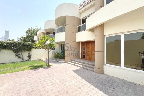 Villa zur Miete in Jumeirah, Dubai, VAE 4 Schlafzimmer, 325.2 m2 Nr. 630199 - Foto 3