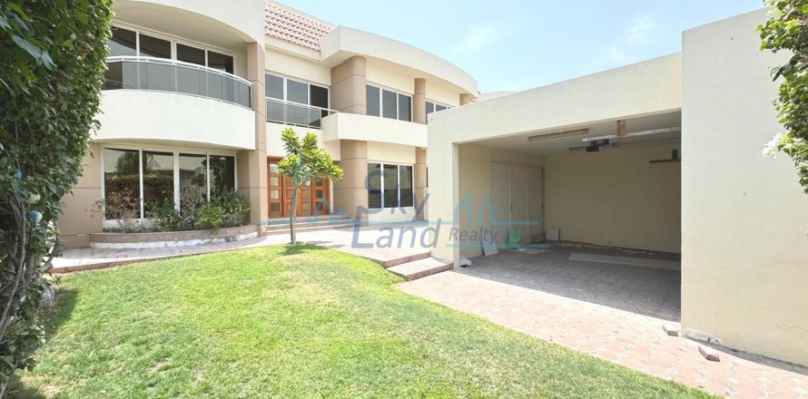 Villa in Jumeirah, Dubai, VAE: 4 Schlafzimmer, 325.2 m2 Nr. 630199