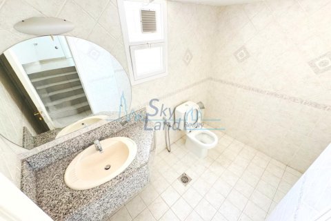 Villa zur Miete in Umm Suqeim, Dubai, VAE 4 Schlafzimmer, 325.2 m2 Nr. 630197 - Foto 17