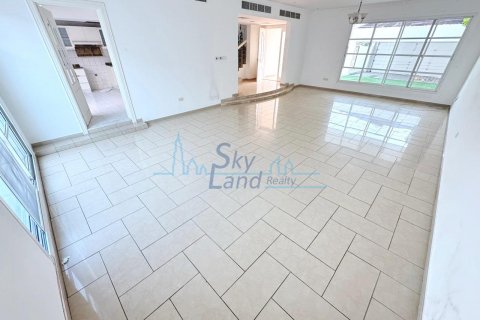 Villa zur Miete in Umm Suqeim, Dubai, VAE 4 Schlafzimmer, 325.2 m2 Nr. 630197 - Foto 10