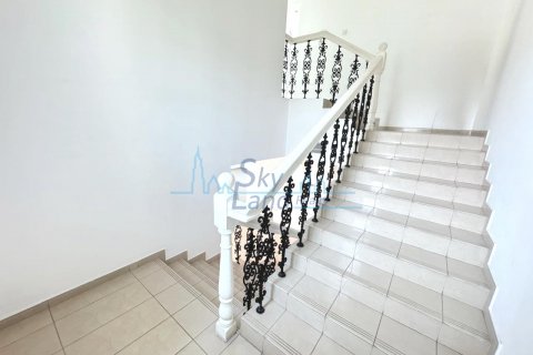 Villa zur Miete in Umm Suqeim, Dubai, VAE 4 Schlafzimmer, 325.2 m2 Nr. 630197 - Foto 12