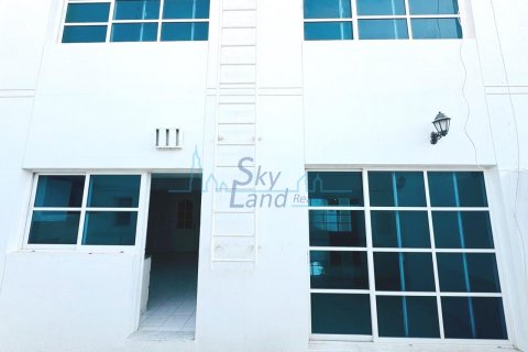 Villa zur Miete in Umm Suqeim, Dubai, VAE 4 Schlafzimmer, 325.2 m2 Nr. 630197 - Foto 2