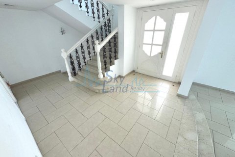 Villa zur Miete in Umm Suqeim, Dubai, VAE 4 Schlafzimmer, 325.2 m2 Nr. 630197 - Foto 8