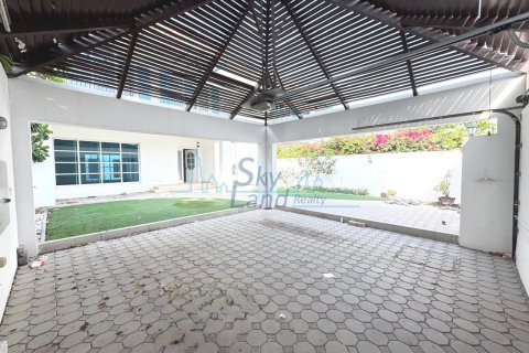 Villa zur Miete in Umm Suqeim, Dubai, VAE 4 Schlafzimmer, 325.2 m2 Nr. 630197 - Foto 27