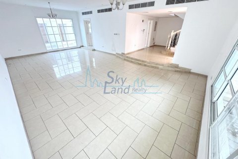 Villa zur Miete in Umm Suqeim, Dubai, VAE 4 Schlafzimmer, 325.2 m2 Nr. 630197 - Foto 4