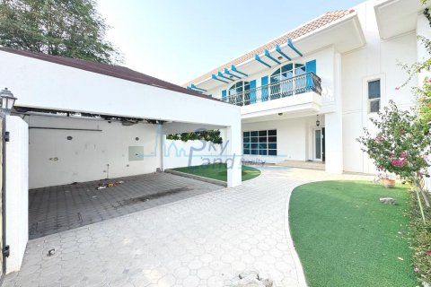 Villa zur Miete in Umm Suqeim, Dubai, VAE 4 Schlafzimmer, 325.2 m2 Nr. 630197 - Foto 1