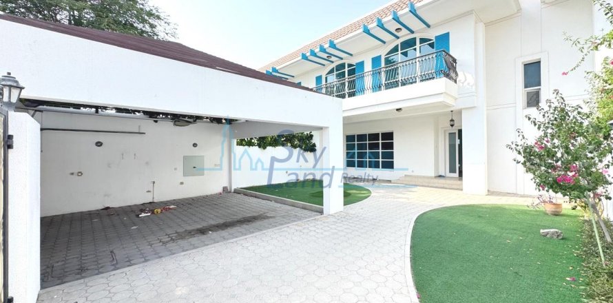 Villa in Umm Suqeim, Dubai, VAE: 4 Schlafzimmer, 325.2 m2 Nr. 630197