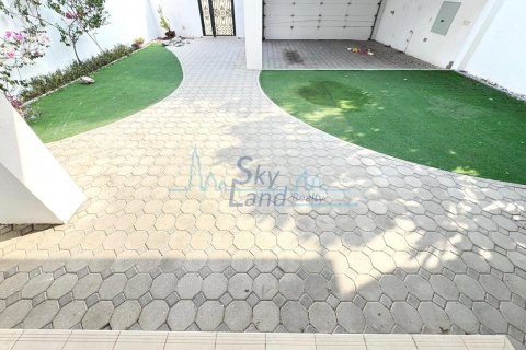 Villa zur Miete in Umm Suqeim, Dubai, VAE 4 Schlafzimmer, 325.2 m2 Nr. 630197 - Foto 16