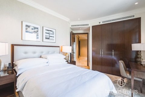 Apartament de închiriat în Downtown Dubai (Downtown Burj Dubai), Dubai, EAU 3 dormitoare, 189.9 mp. №669143 - poză 21