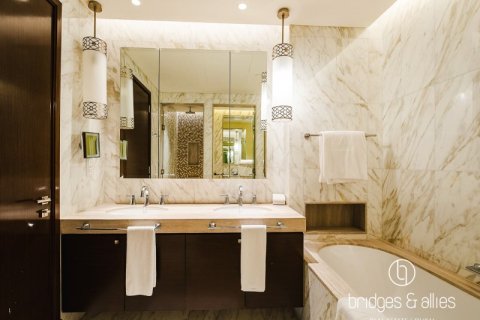 Apartament de închiriat în Downtown Dubai (Downtown Burj Dubai), Dubai, EAU 3 dormitoare, 189.9 mp. №669143 - poză 26