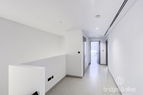 Villa til leie i Dubai, Emiratene 4 soverom, 233 kvm Nr. 669146 - Foto 12