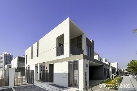 Villa til leie i Dubai, Emiratene 4 soverom, 233 kvm Nr. 669146 - Foto 1
