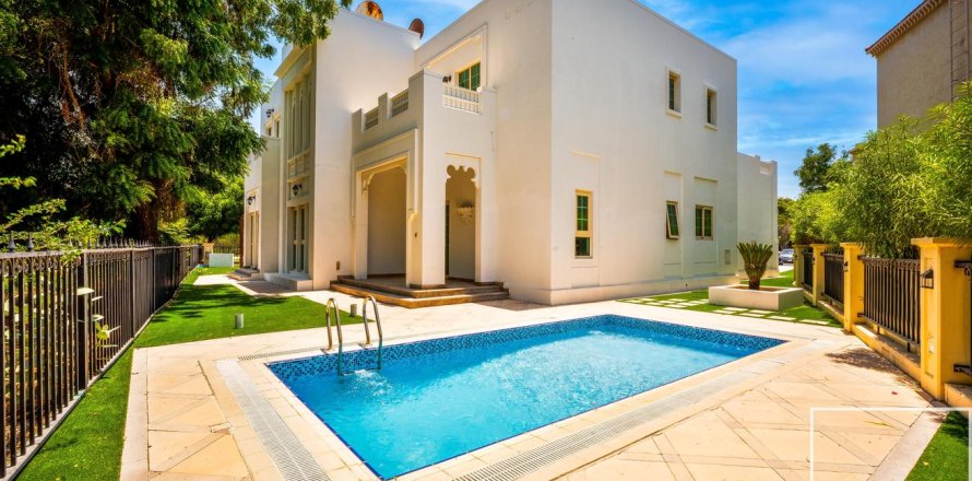 Vilă în Jumeirah Islands, Dubai, EAU 4 dormitoare, 483.1 mp.  №747438