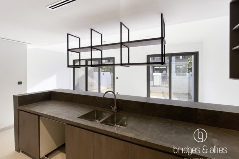 Зняти в оренду віллу в Дубай, ОАЕ 3 спальні, 140.5м2, № 669133 - фото 5