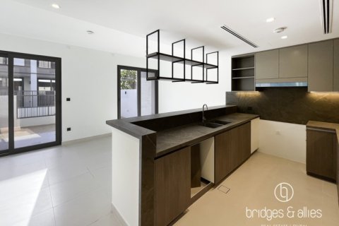 Зняти в оренду віллу в Дубай, ОАЕ 3 спальні, 140.5м2, № 669133 - фото 2