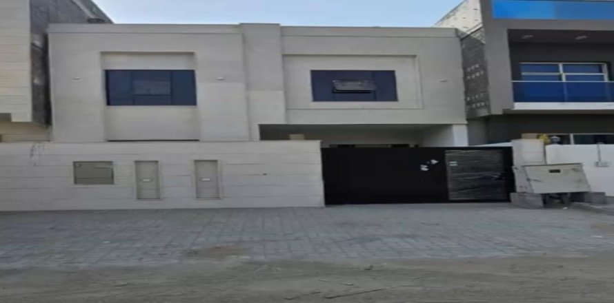 Radový dom v Al Yasmeen, Ajman, SAE 5 spální, 242 m2 č. 652717