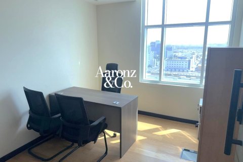 Office in Jumeirah Lake Towers, Dubai, UAE 193 sq.m. № 751521 - photo 13