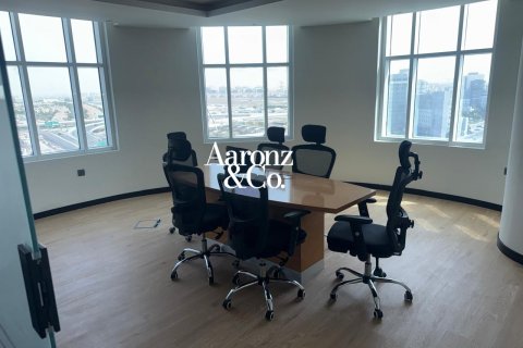 Office in Jumeirah Lake Towers, Dubai, UAE 193 sq.m. № 751521 - photo 7