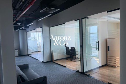 Office in Jumeirah Lake Towers, Dubai, UAE 193 sq.m. № 751521 - photo 8