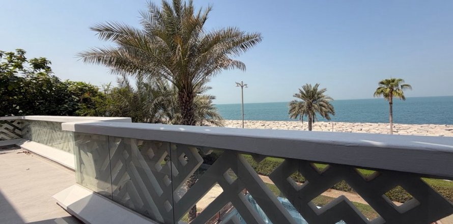Apartment in Palm Jumeirah, Dubai, UAE 5 bedrooms, 1273.5 sq.m. № 769283
