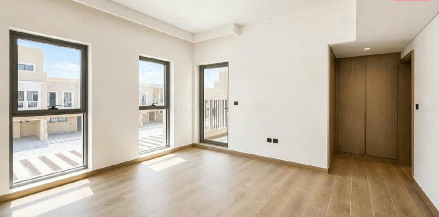 Shtëpi në qytet në Dubai, Emiratet e Bashkuara Arabe 4 dhoma gjumi, 144.2 m2. № 769285