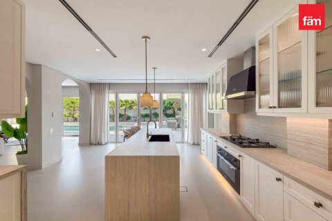 Villa in Dubai, UAE 5 bedrooms, 593.2 sq.m. № 682326 - photo 13