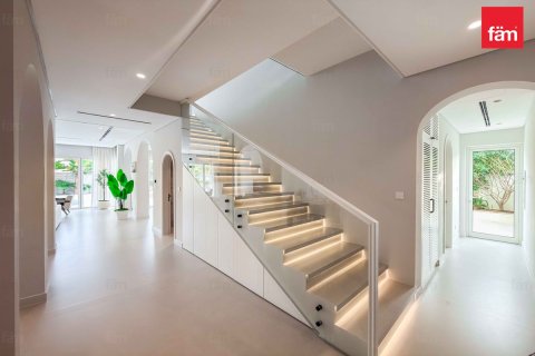 Villa in Dubai, UAE 5 bedrooms, 593.2 sq.m. № 682326 - photo 11