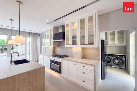 Villa in Dubai, UAE 5 bedrooms, 593.2 sq.m. № 682326 - photo 14