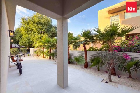 Villa in Dubai, UAE 5 bedrooms, 593.2 sq.m. № 682326 - photo 28