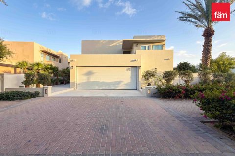 Villa in Dubai, UAE 5 bedrooms, 593.2 sq.m. № 682326 - photo 3