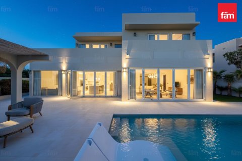 Villa in Dubai, UAE 5 bedrooms, 593.2 sq.m. № 682326 - photo 2