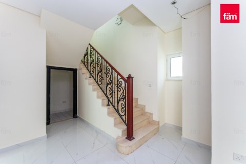 Villa sa Al Furjan, Dubai, UAE 4 silid-tulugan, 600 sq.m. № 634539 - larawan 9