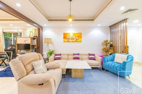 Villa in Business Bay, Dubai, UAE 2 bedrooms, 179 sq.m. № 635363 - photo 3