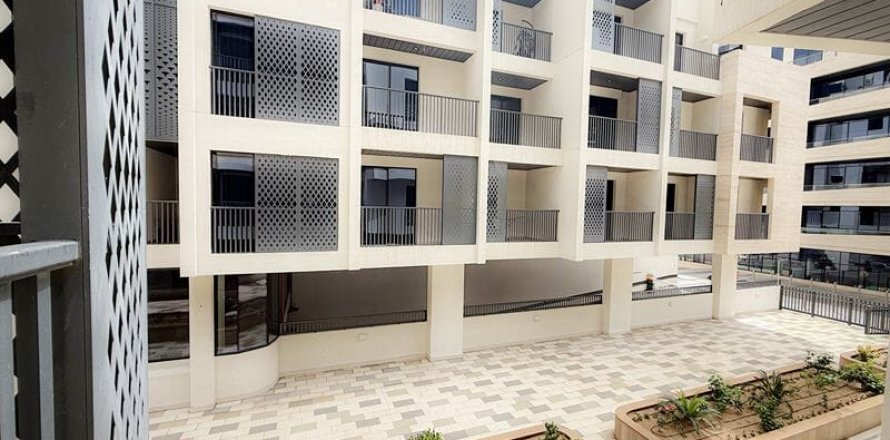 Apartment in Mirdif, Dubai, UAE 2 bedrooms, 141 sq.m. № 701186