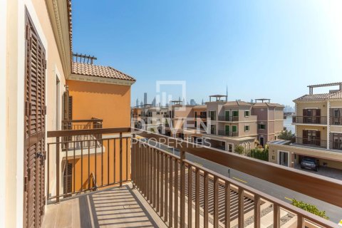 Villa in Jumeirah, Dubai, UAE 3 bedrooms, 263 sq.m. № 654069 - photo 24