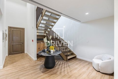 Villa in Jumeirah, Dubai, UAE 3 bedrooms, 263 sq.m. № 654069 - photo 5