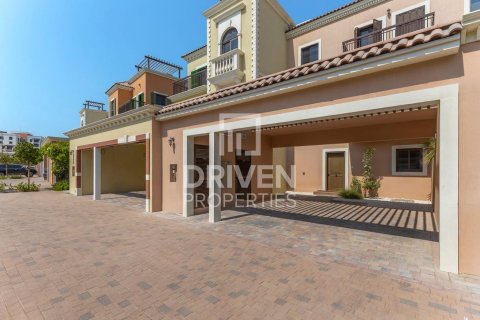Villa in Jumeirah, Dubai, UAE 3 bedrooms, 263 sq.m. № 654069 - photo 19