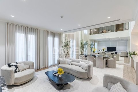 Villa in Jumeirah, Dubai, UAE 3 bedrooms, 263 sq.m. № 654069 - photo 1