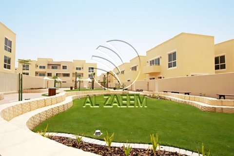 Vila u Al Raha Gardens, Abu Dhabi, UAE 3 spavaćih soba, 324 m2 Br. 662850 - fotografija 1