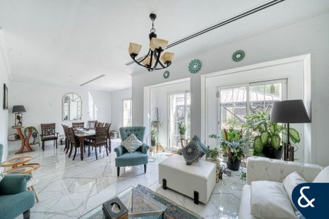 Снять в аренду виллу в Jumeirah Village Triangle, Дубай, ОАЭ 3 спальни, 289м2, № 667981 - фото 4