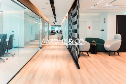 Снять в аренду офис в Джумейра Лейк Тауэрс, Дубай, ОАЭ 368м2, № 670511 - фото 1