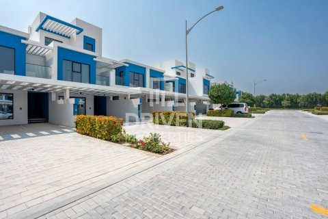 Зняти в оренду таунхаус в Damac Lagoons, Дубай, ОАЕ 5 спалень, 144м2, № 655088 - фото 1