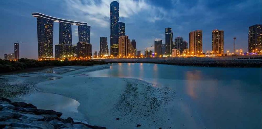 قطعة أرض في دبي . ر قم 700883