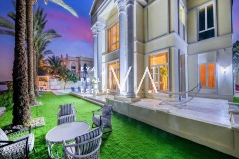 Vila v Palm Jumeirah, Dubai, SAE 6 ložnice, 1245.14 m² Č.: 637659 - fotografie 6