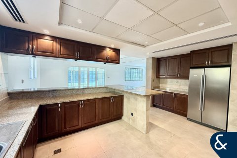 Villa in Jumeirah Park, Dubai, UAE 5 bedrooms, 452 sq.m. № 668405 - photo 5