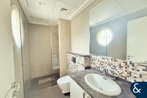 Villa in Jumeirah Park, Dubai, UAE 5 bedrooms, 452 sq.m. № 668405 - photo 10