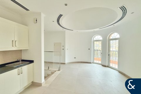 Villa in Jumeirah Park, Dubai, UAE 5 bedrooms, 452 sq.m. № 668405 - photo 7